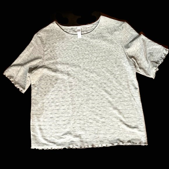 NWT Light Gray Textured Loose Fitting Short Sleeve Ruffled Hem PJ Top - Picture 2 of 4